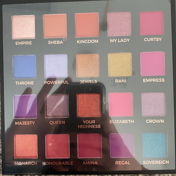 Eloise Queen Eyeshadow Palette - Picture 3 of 4
